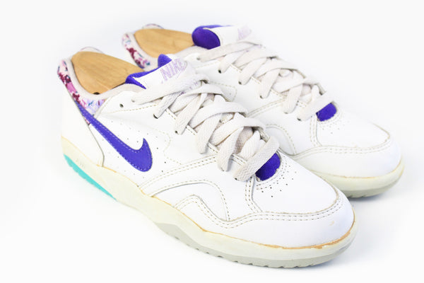 Vintage Nike Sneakers Women's US 7.5 tennis style 90s retro style trainers classic sport athletic shoes authentic streetwear casual
