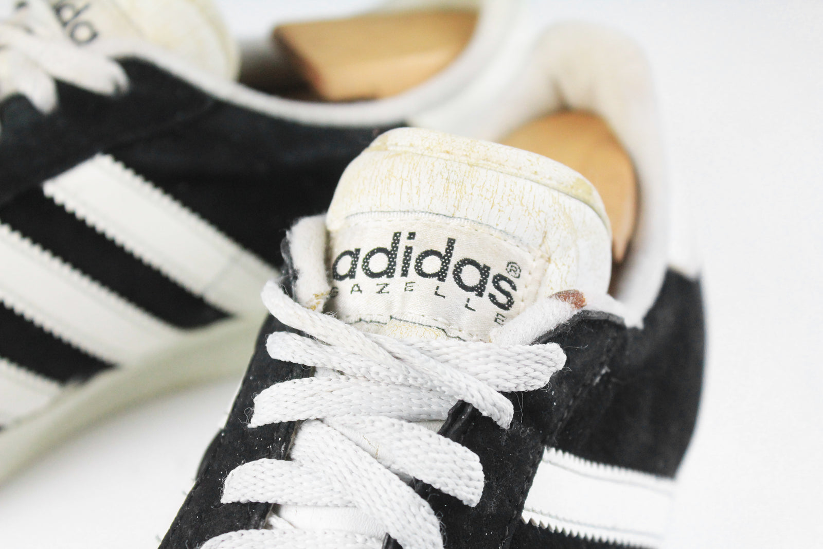 adidas gazelle silver green womens Vintage Adidas Gazelle Sneakers US 8.5 – dla dushy
