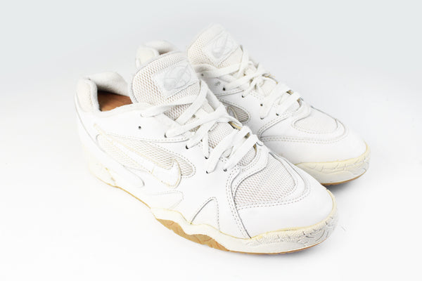 Vintage Nike Sneakers shoes trainers 90s retro sport style casual wear white streetwear swoosh logo classic shoes