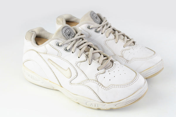 Vintage Nike Sneakers Women's US 8 white streetwear 90s retro sport style trainers shoes