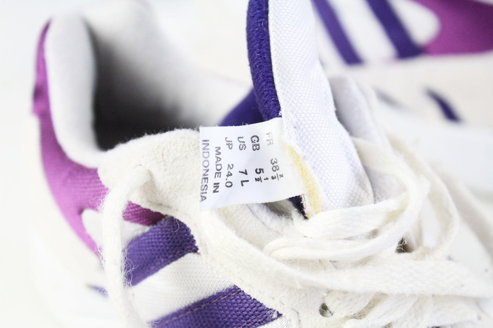adidas gazelle silver green womens adidas Originals Samba OG "White Energy Ink Gum"