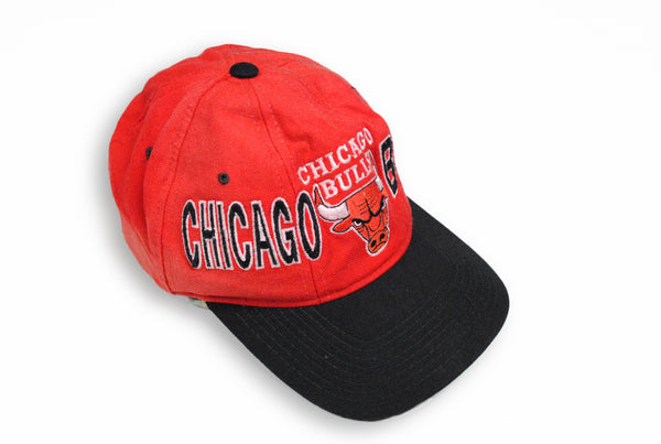 Vintage Chicago Bulls Starter Cap red black
