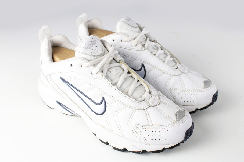 NIKE PANTHEON WOMENS ATHLETIC SHOES VINTAGE 1990'S RETRO SNEAKER WHITE LOW  SZ 11 for Sale in Omaha, NE - OfferUp