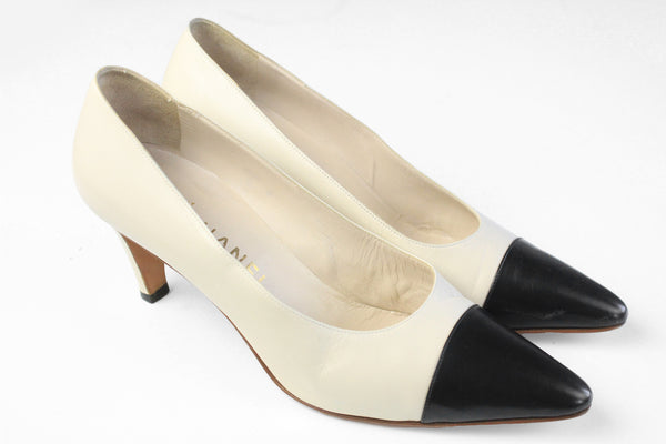 Vintage Chanel Heels Shoes EUR 40 made in Italy beige classic luxury shoes