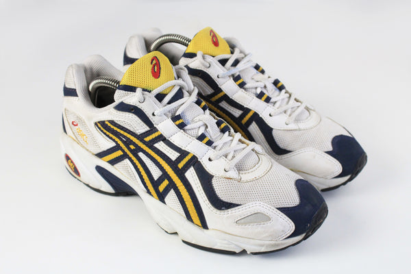 Vintage Asics Sneakers classic sport style men's wear retro rare shoes authentic athletic 90's 80's outfit white blue street style