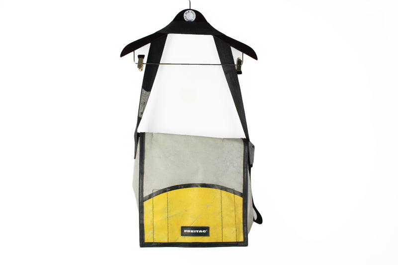 Freitag Messenger Bag basic water resist 00's style shoulder crossbody bag authentic street style outfit big logo hipster bicycle