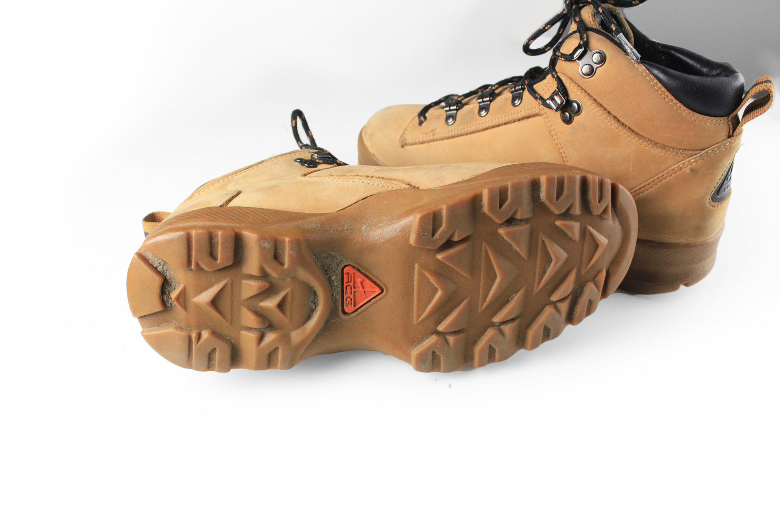 Nike acg boots brown hotsell