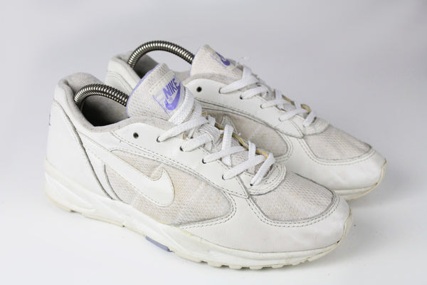 Vintage Nike Sneakers Women's US 8.5 white 90s retro style sport shoes 