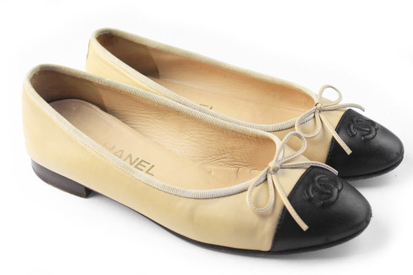 Vintage Chanel Shoes Women's EUR 36.5 beige black 90s 00s boat shoes authentic luxury classic  Flats